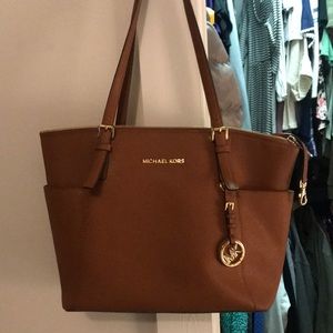 Michael kors purse used 5 times